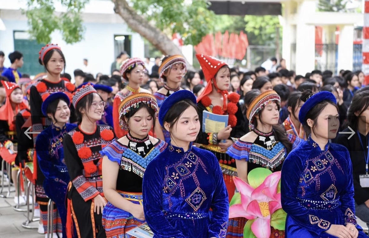 Hơn 30 năm x&acirc;y dựng v&agrave; trưởng th&agrave;nh, nh&agrave; trường lu&ocirc;n ch&uacute; trọng n&acirc;ng cao chất lượng dạy học, đồng thời thực hiện tốt c&ocirc;ng t&aacute;c chăm s&oacute;c, nu&ocirc;i dưỡng, quản l&yacute; học sinh nội tr&uacute;... (Ảnh Đăng Chung)