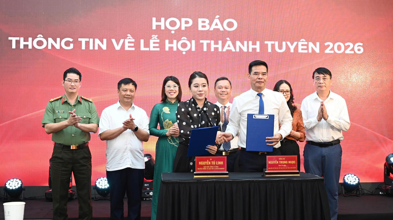 Sở Văn h&oacute;a Tuy&ecirc;n Quang v&agrave; C&ocirc;ng ty TL k&yacute; kết hợp t&aacute;c tổ chức Lễ hội Th&agrave;nh Tuy&ecirc;n 2026. Ảnh: Nhật Nguy&ecirc;n.