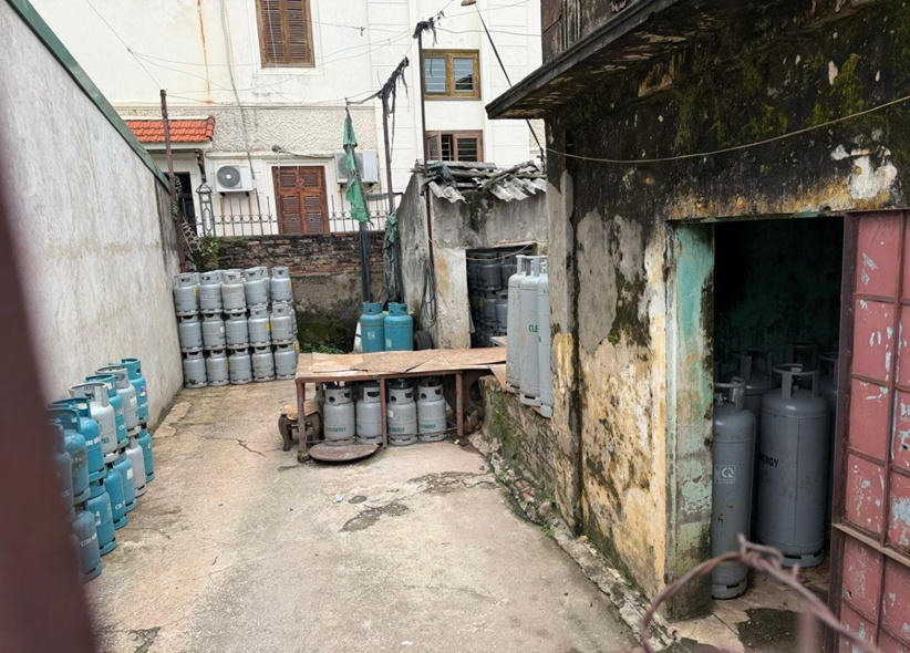 Cơ sở chiết ga tr&aacute;i ph&eacute;p (Ảnh: C&ocirc;ng an H&agrave; Nội)