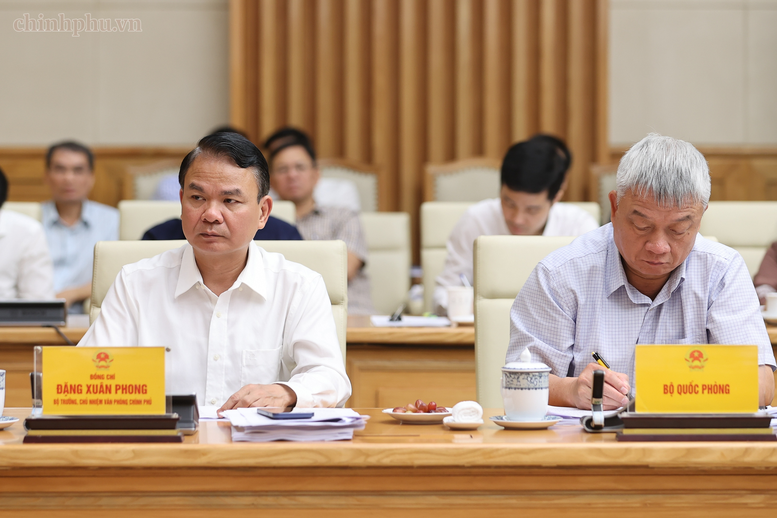 Thủ tướng: Thể chế h&oacute;a đầy đủ chủ trương của Đảng khi sửa đổi Luật Đất đai v&agrave; c&aacute;c luật c&oacute; li&ecirc;n quan- Ảnh 7.