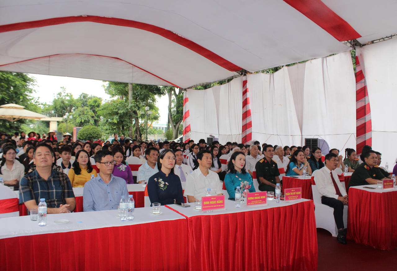 Những tình yêu đi qua chiến tranh