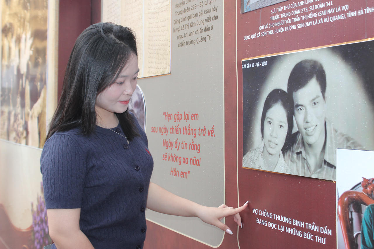 Em Trần Thị Trang cảm thấy ngưỡng mộ v&agrave; kh&acirc;m phục trước sự thủy chung, son sắt của thế hệ đi trước (Ảnh: Thi&ecirc;n &Yacute;).