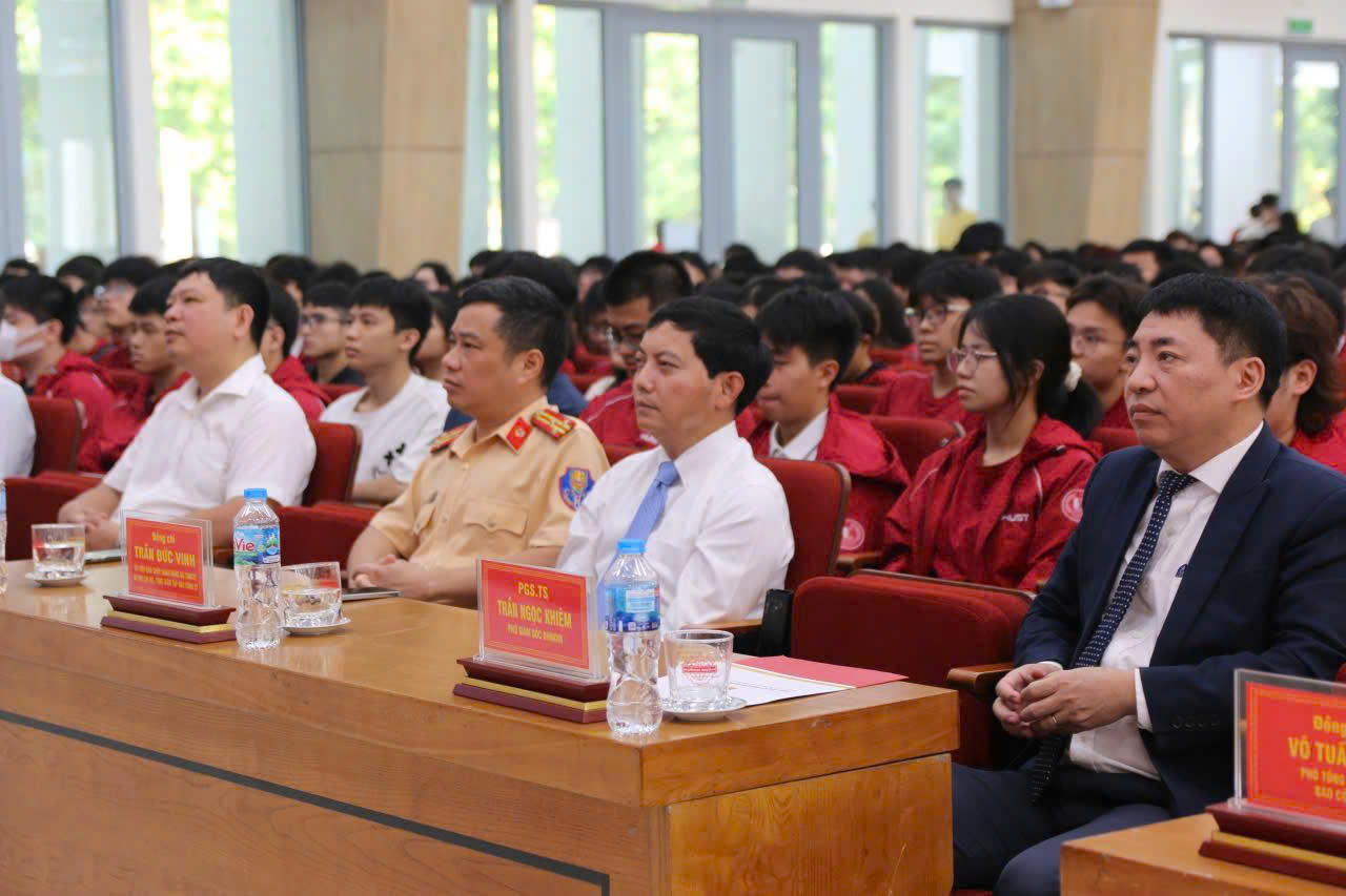 C&aacute;c đại biểu tham dự buổi Lễ.
