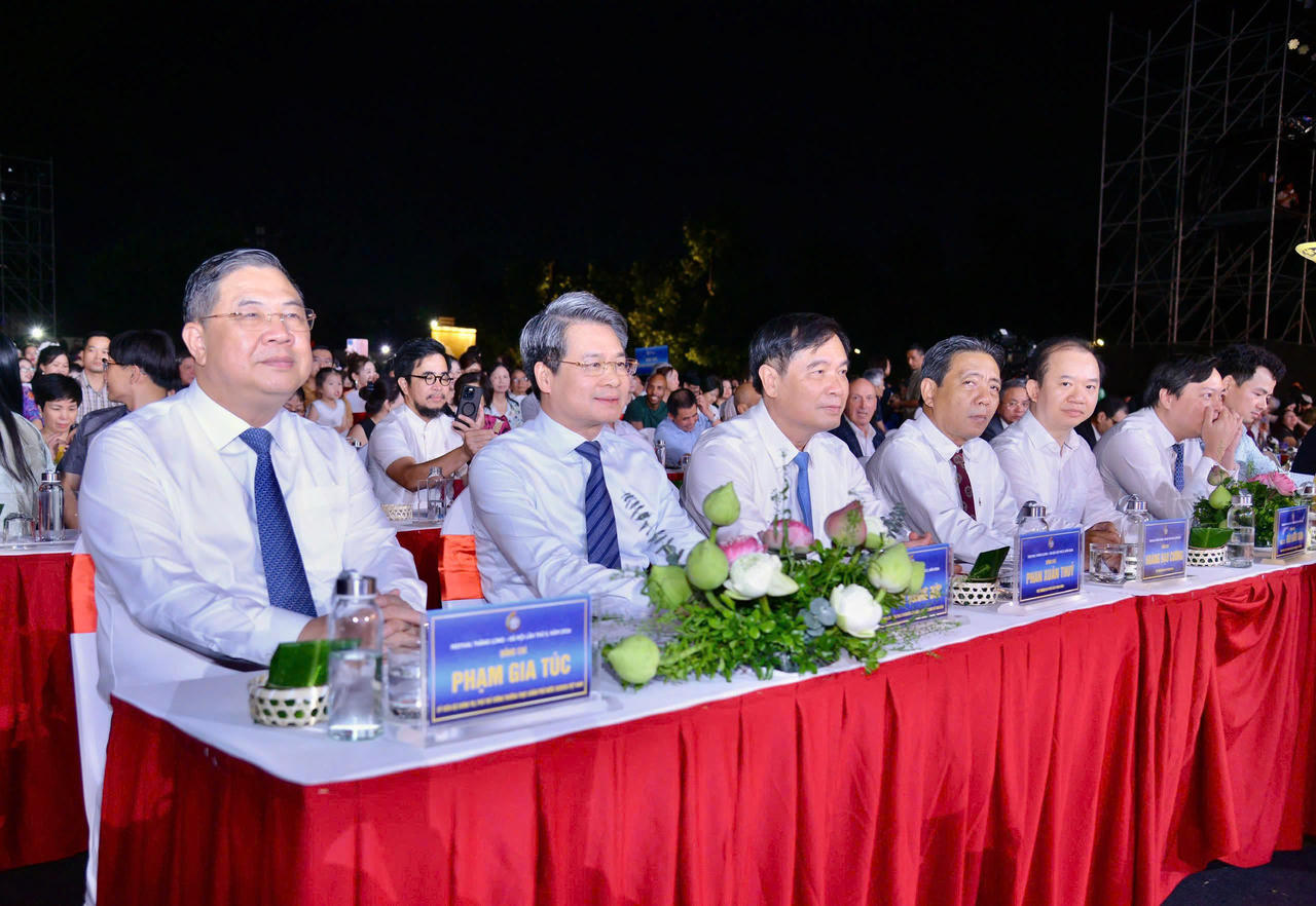 C&aacute;c đại biểu Trung ương dự lễ khai mạc.