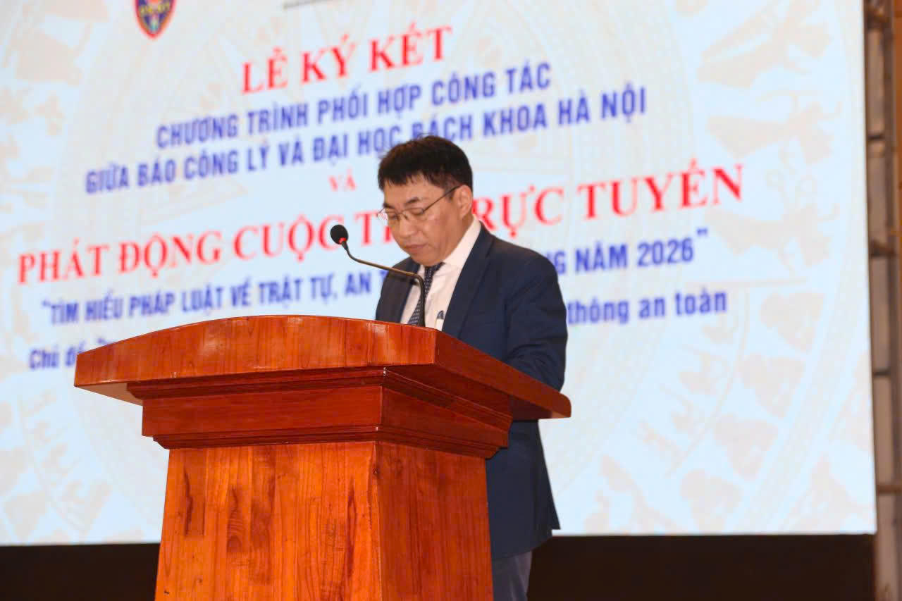 PGS.TS Trần Ngọc Khi&ecirc;m - Ph&oacute; Gi&aacute;m đốc Đại học B&aacute;ch Khoa H&agrave; Nội ph&aacute;t biểu tại buổi Lễ.