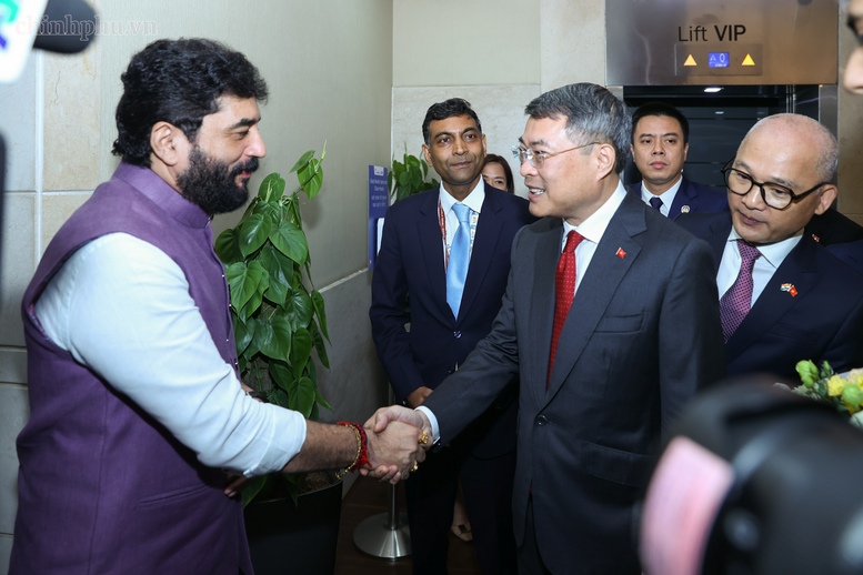Thủ tướng tới New Delhi, bắt đầu chương tr&igrave;nh dự Hội nghị thượng đỉnh BRICS v&agrave; l&agrave;m việc song phương tại Ấn Độ- Ảnh 1.