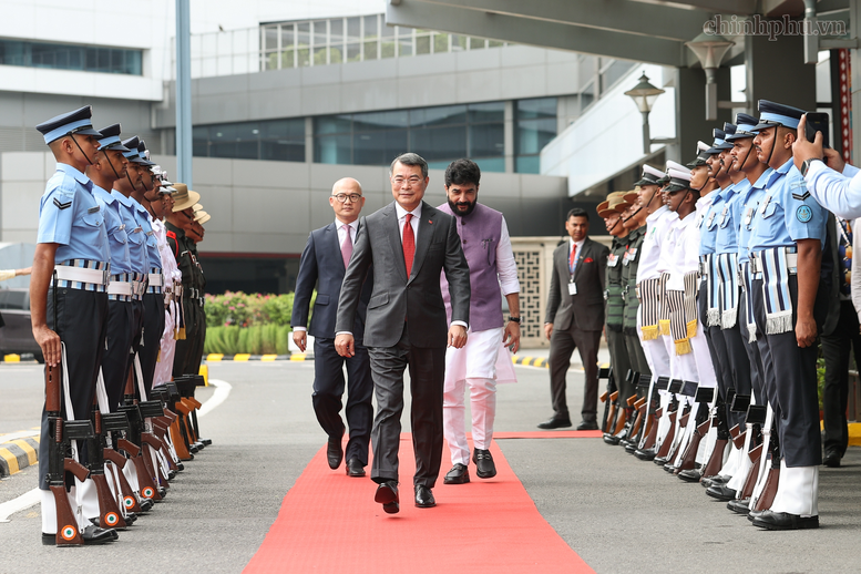 Thủ tướng tới New Delhi, bắt đầu chương tr&igrave;nh dự Hội nghị thượng đỉnh BRICS v&agrave; l&agrave;m việc song phương tại Ấn Độ- Ảnh 3.