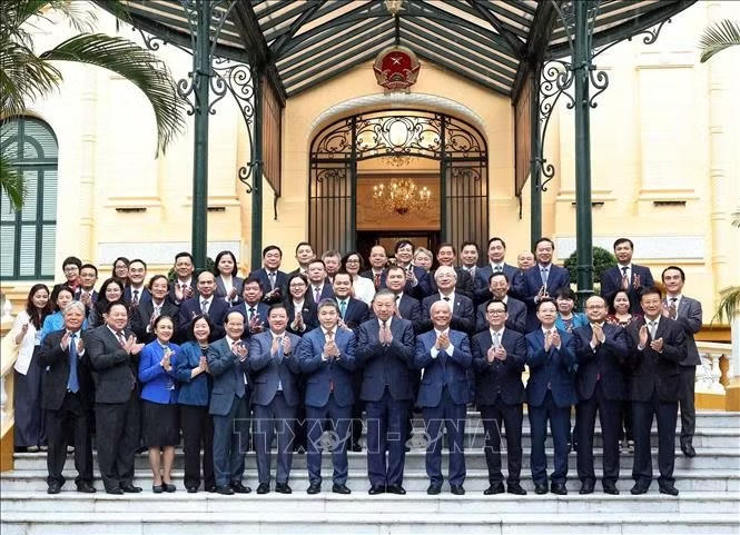 Tổng B&iacute; thư, Chủ tịch nước T&ocirc; L&acirc;m v&agrave; đại diện Ban Chấp h&agrave;nh Li&ecirc;n hiệp c&aacute;c tổ chức hữu nghị Việt Nam kho&aacute; VII. Ảnh: Thống Nhất/TTXVN