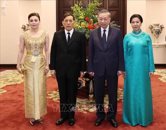 Tổng B&iacute; thư, Chủ tịch nước T&ocirc; L&acirc;m v&agrave; Phu nh&acirc;n Ng&ocirc; Phương Ly với Nh&agrave; vua Th&aacute;i Lan Maha Vajiralongkorn Phra Vajiraklaochaoyuhua v&agrave; Ho&agrave;ng hậu Suthida Bajrasudhabimalalakshana. Ảnh: Thống Nhất/TTXVN