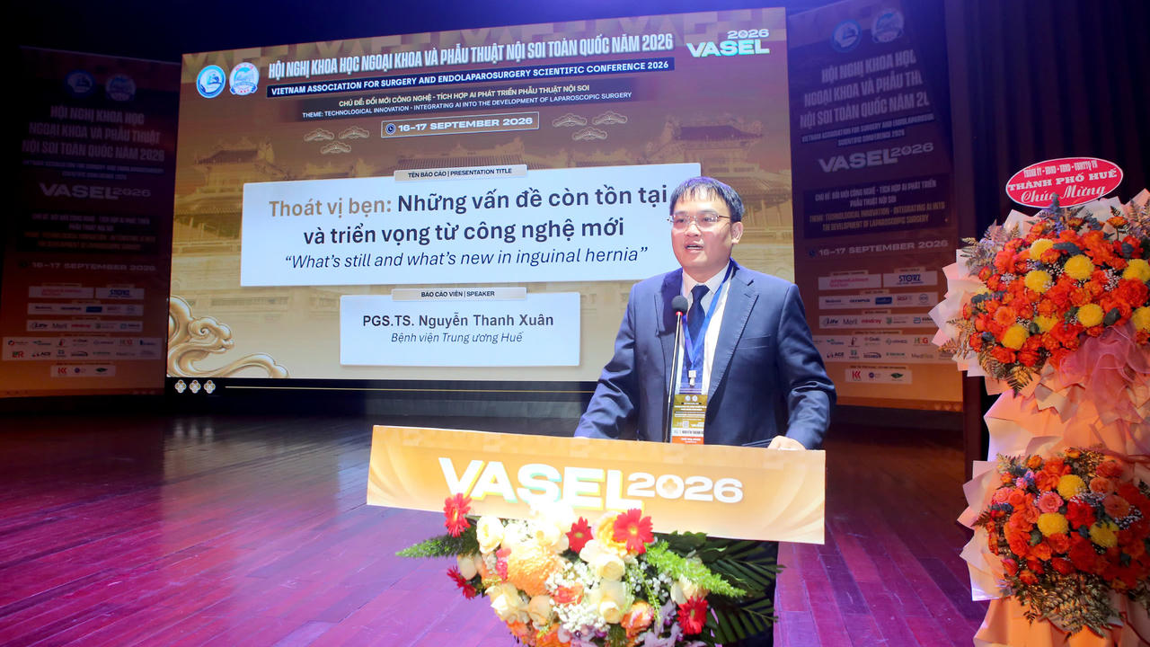 PGS.TS.Nguyễn Thanh Xu&acirc;n, Ph&oacute; Gi&aacute;m đốc BVTW Huế tr&igrave;nh b&agrave;y b&aacute;o c&aacute;o tại hội nghị