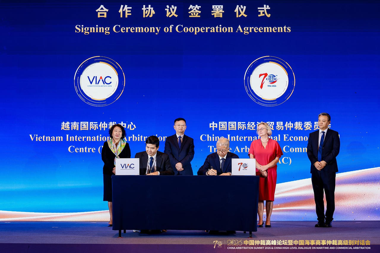 VIAC v&agrave; CIETAC k&yacute; kết Bi&ecirc;n bản ghi nhớ trong khu&ocirc;n khổ Hội nghị Trọng t&agrave;i Trung Quốc 2026 v&agrave; Đối thoại Cấp cao Trung Quốc về Trọng t&agrave;i h&agrave;ng hải v&agrave; Trọng t&agrave;i thương mại