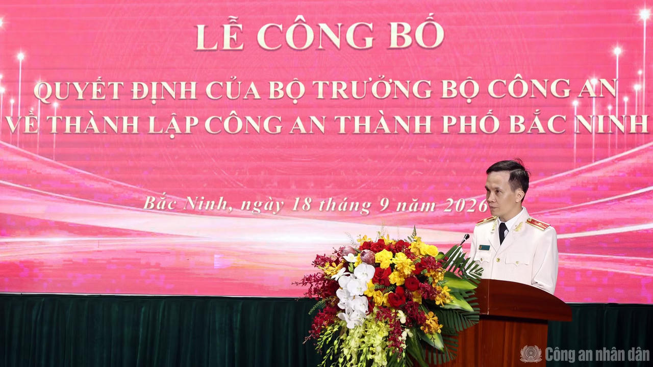 Thiếu tướng B&ugrave;i Duy Hưng, Gi&aacute;m đốc C&ocirc;ng an th&agrave;nh phố Bắc Ninh ph&aacute;t biểu nhận nhiệm vụ. Ảnh: C&ocirc;ng an nh&acirc;n d&acirc;n.