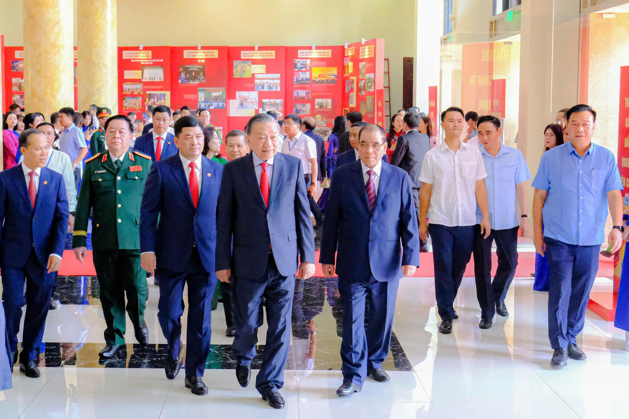 Tổng B&iacute; thư, Chủ tịch nước T&ocirc; L&acirc;m v&agrave; c&aacute;c vị l&atilde;nh đạo, nguy&ecirc;n l&atilde;nh đạo Đảng, Nh&agrave; nước... tới dự Lễ. Ảnh: Đ&ocirc;ng Bắc.