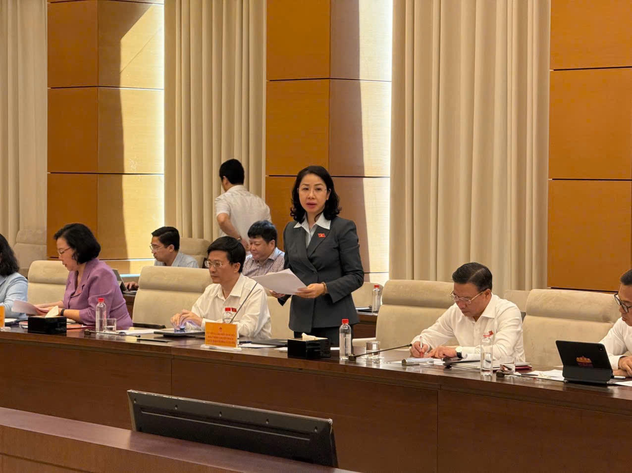 Nhiều vấn đề trọng t&acirc;m tại phi&ecirc;n giải tr&igrave;nh của Bộ trưởng Bộ Gi&aacute;o dục v&agrave; Đ&agrave;o tạo
