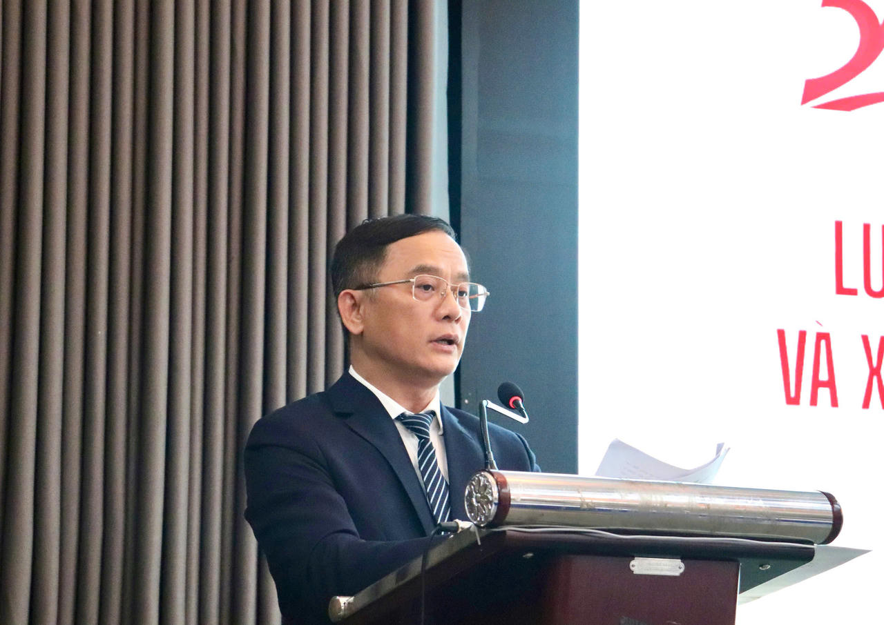 PGS.TS. Nguyễn Tiến Vinh, Hiệu trưởng Trường Đại học Luật, Đại học Quốc gia H&agrave; Nội ph&aacute;t biểu khai mạc.