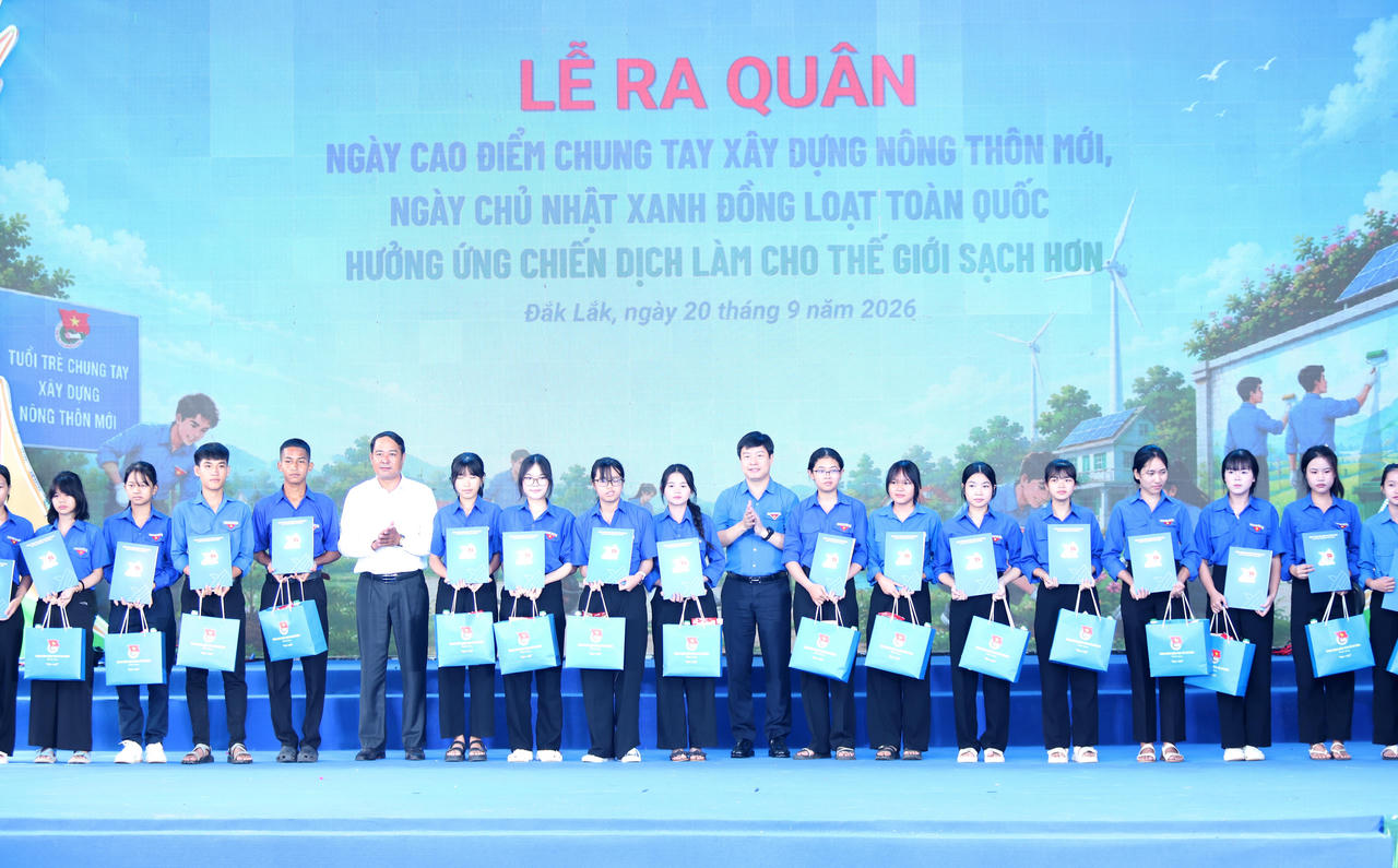 Tuổi trẻ cả nước đồng loạt ra quân xây dựng nông thôn mới, bảo vệ môi trường