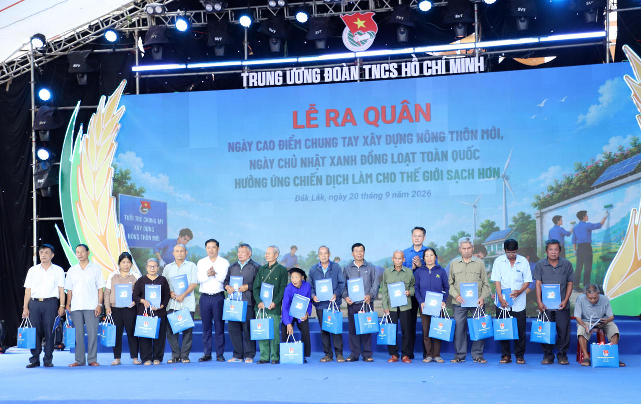 Tuổi trẻ cả nước đồng loạt ra quân xây dựng nông thôn mới, bảo vệ môi trường