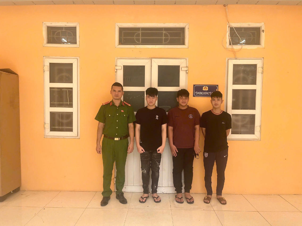 C&aacute;c đối tượng li&ecirc;n quan vụ trộm cắp t&agrave;i sản.