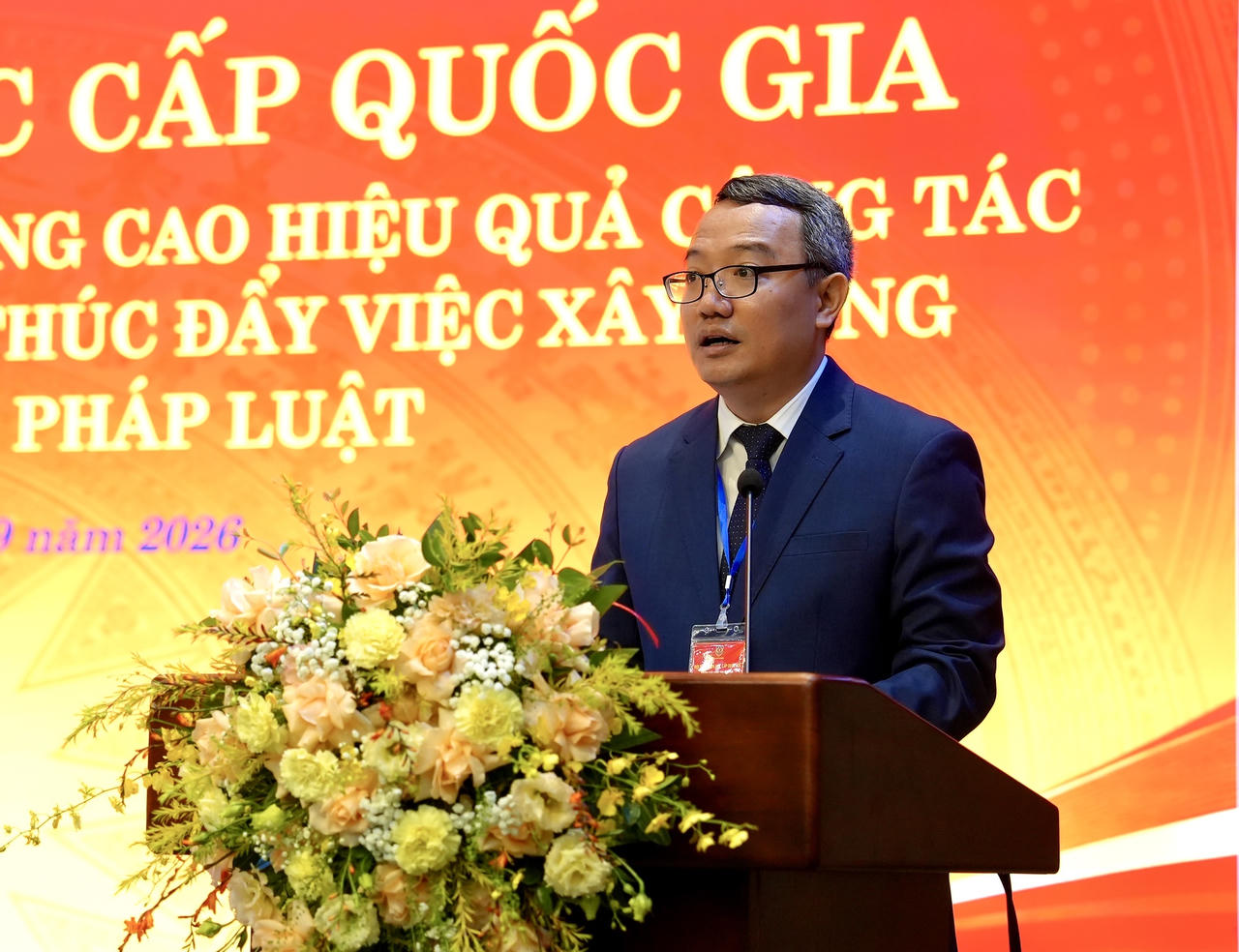 Cục trưởng Cục Kiểm tra văn bản v&agrave; Tổ chức thi h&agrave;nh ph&aacute;p luật (Bộ Tư ph&aacute;p) Hồ Quang Huy tuy&ecirc;n bố l&yacute; do v&agrave; giới thiệu đại biểu.
