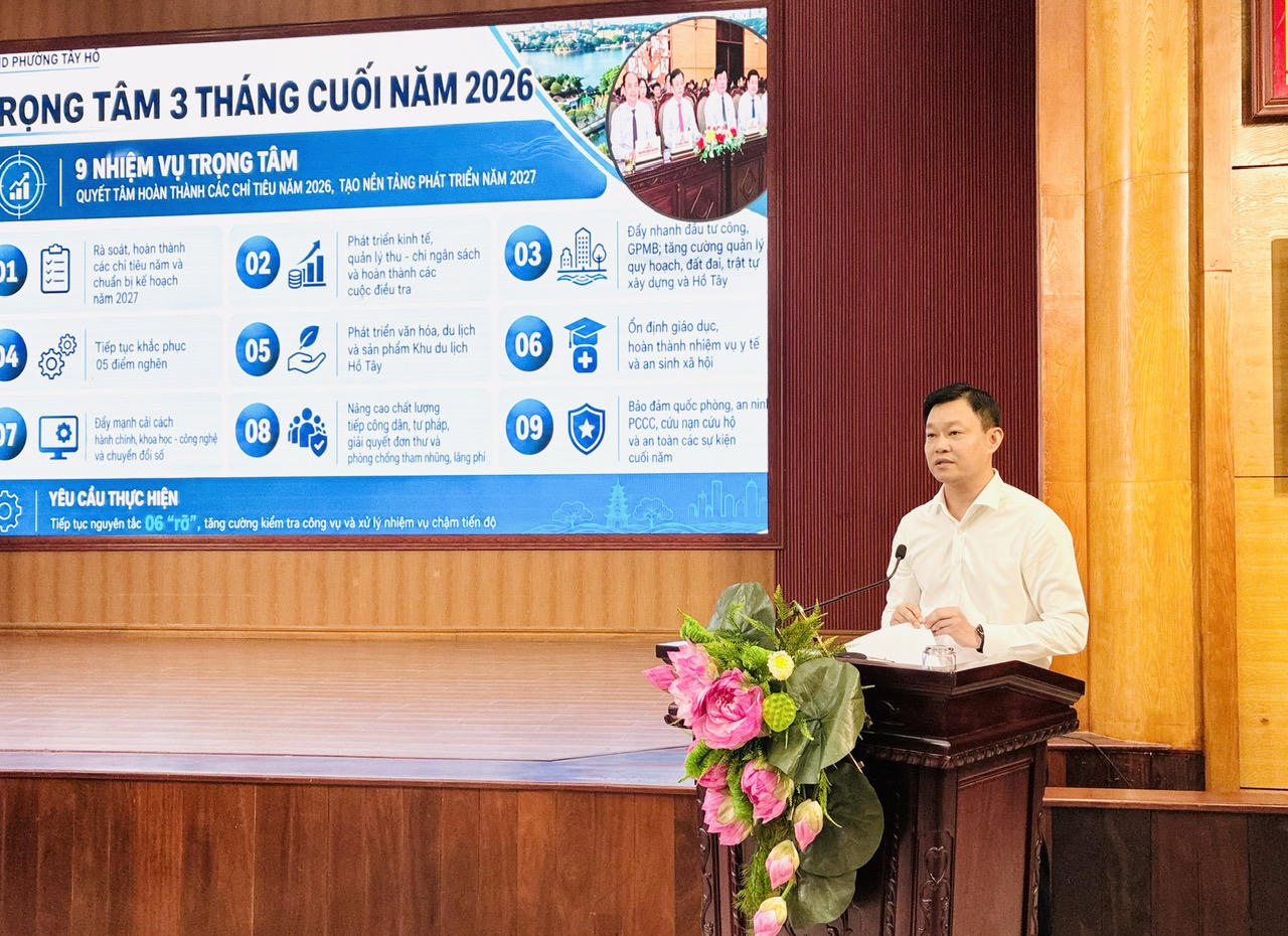 Ph&oacute; Chủ tịch UBND phường T&acirc;y Hồ B&ugrave;i Tuấn Dương ph&aacute;t biểu tại Hội nghị  (Ảnh: Hồng Nhung).