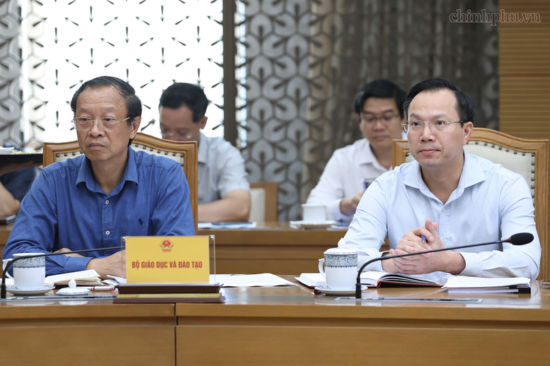 Thủ tướng: L&agrave;m r&otilde; tr&aacute;ch nhiệm, xử l&yacute; nghi&ecirc;m v&agrave; kh&ocirc;ng để t&aacute;i diễn việc thiếu s&aacute;ch gi&aacute;o khoa- Ảnh 8.