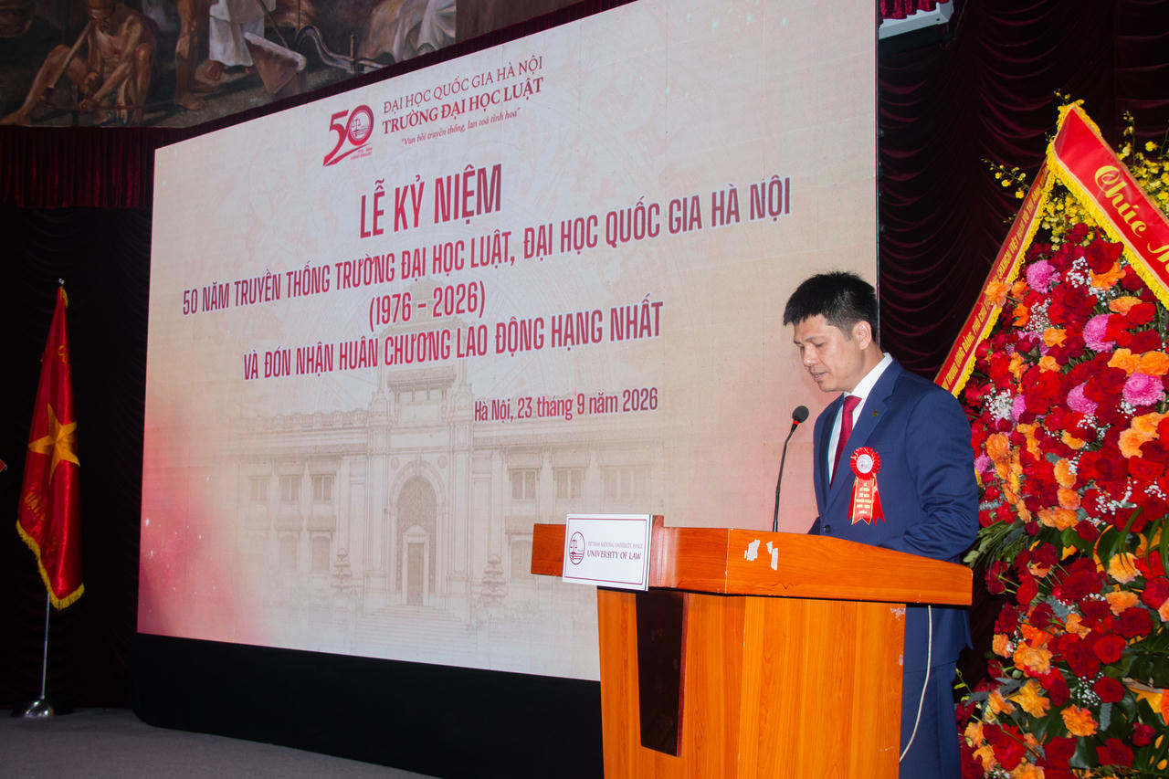 PGS.TS Nguyễn Hiệu, Ph&oacute; Gi&aacute;m đốc ĐHQGHN ph&aacute;t biểu tại buổi Lễ.
