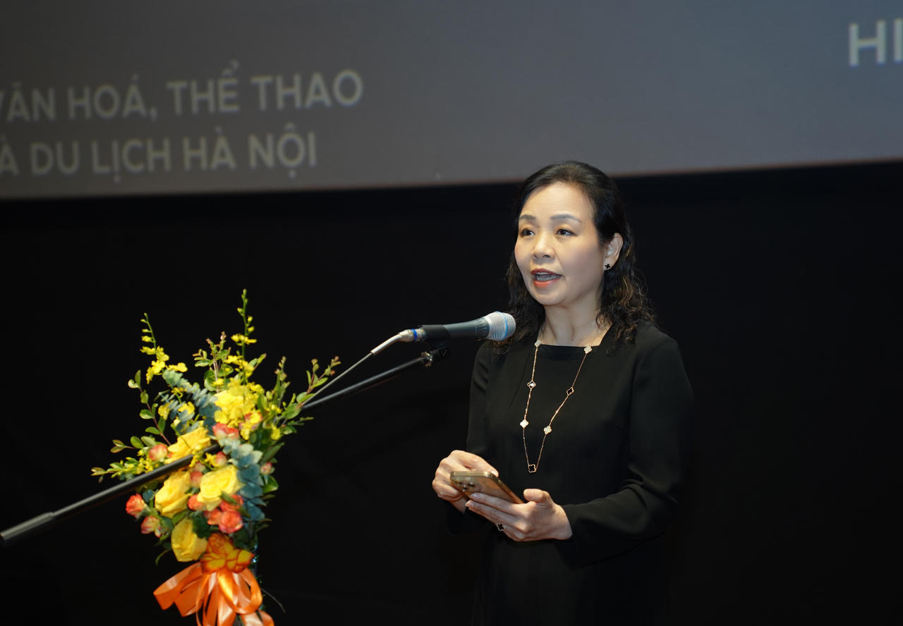 Chủ tịch Hiệp hội X&uacute;c tiến ph&aacute;t triển Điện ảnh Việt Nam Ng&ocirc; Phương Lan ph&aacute;t biểu khai mạc Tuần phim (Ảnh: BTC).
