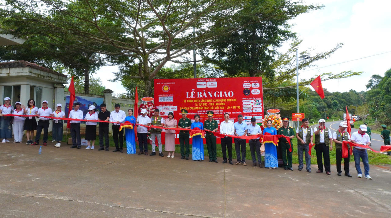 Nhìn lại hành trình Caravan Báo Pháp Luật Việt Nam lần thứ IV: Từ những cung đường đến ánh sáng nơi biên giới