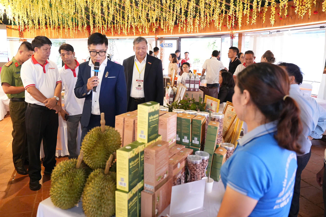 Nhìn lại hành trình Caravan Báo Pháp Luật Việt Nam lần thứ IV: Từ những cung đường đến ánh sáng nơi biên giới