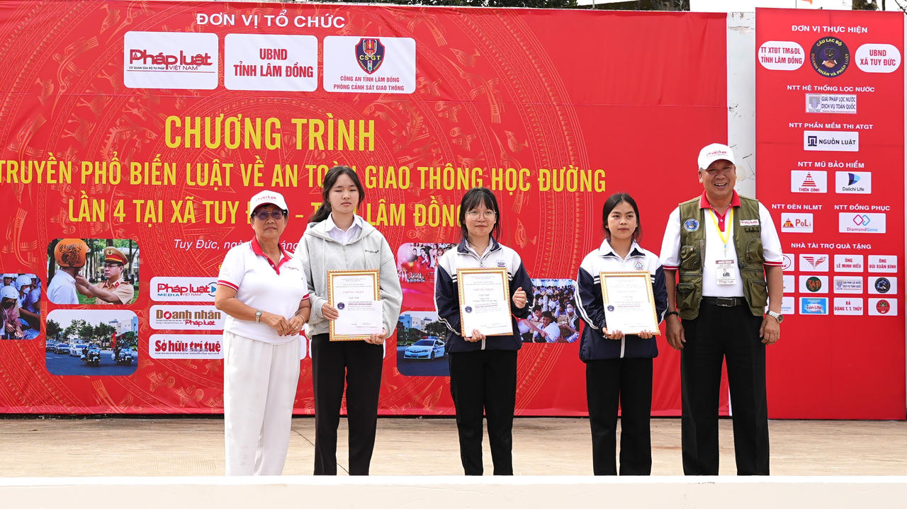 Nhìn lại hành trình Caravan Báo Pháp Luật Việt Nam lần thứ IV: Từ những cung đường đến ánh sáng nơi biên giới