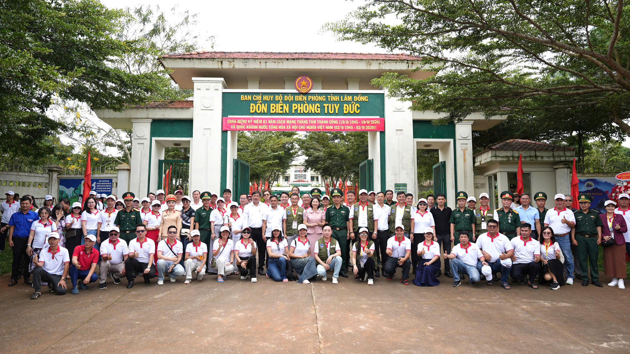 Nhìn lại hành trình Caravan Báo Pháp Luật Việt Nam lần thứ IV: Từ những cung đường đến ánh sáng nơi biên giới