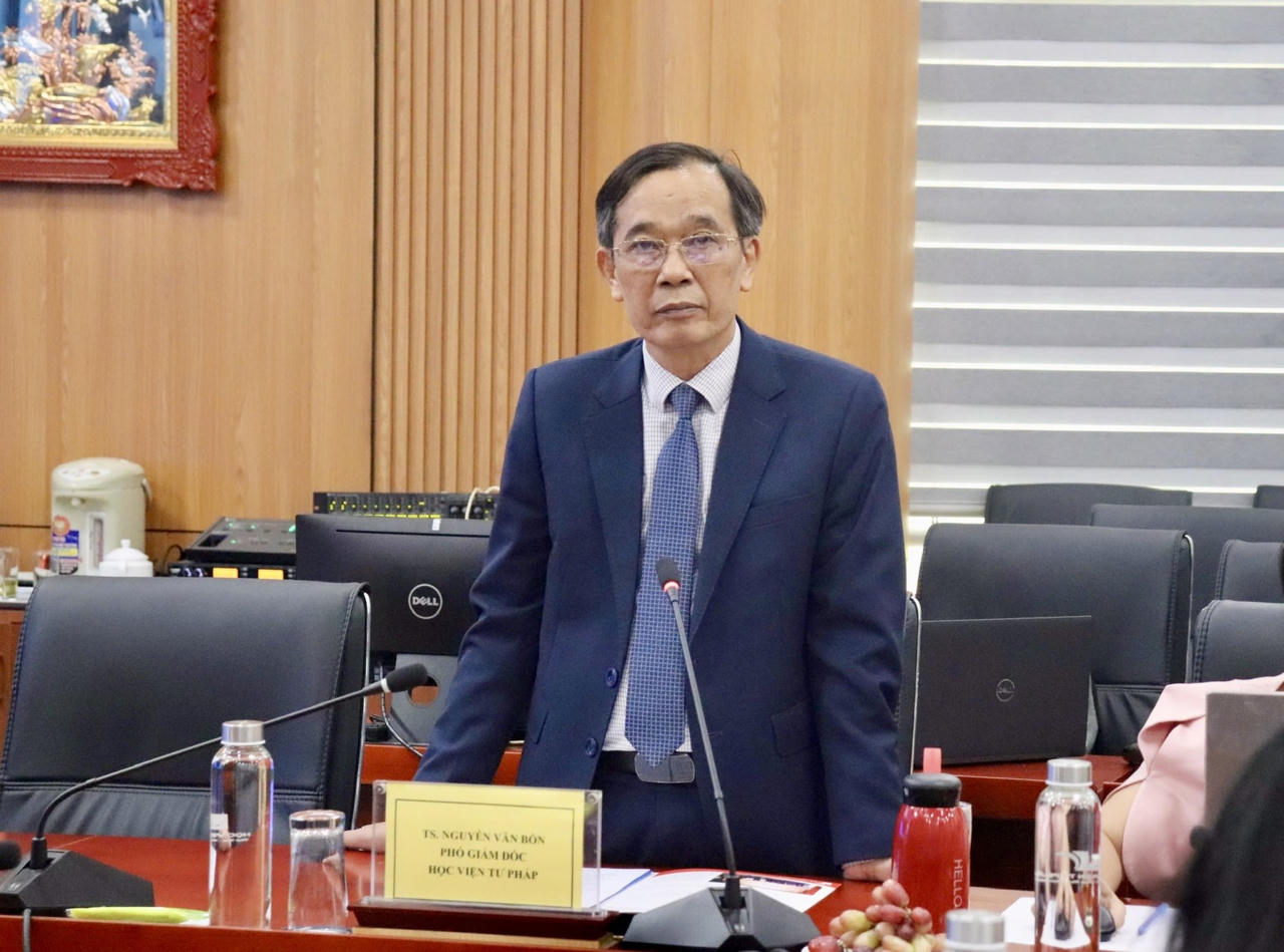 Ph&oacute; Gi&aacute;m đốc Học viện Tư ph&aacute;p Nguyễn Văn Bốn ph&aacute;t biểu