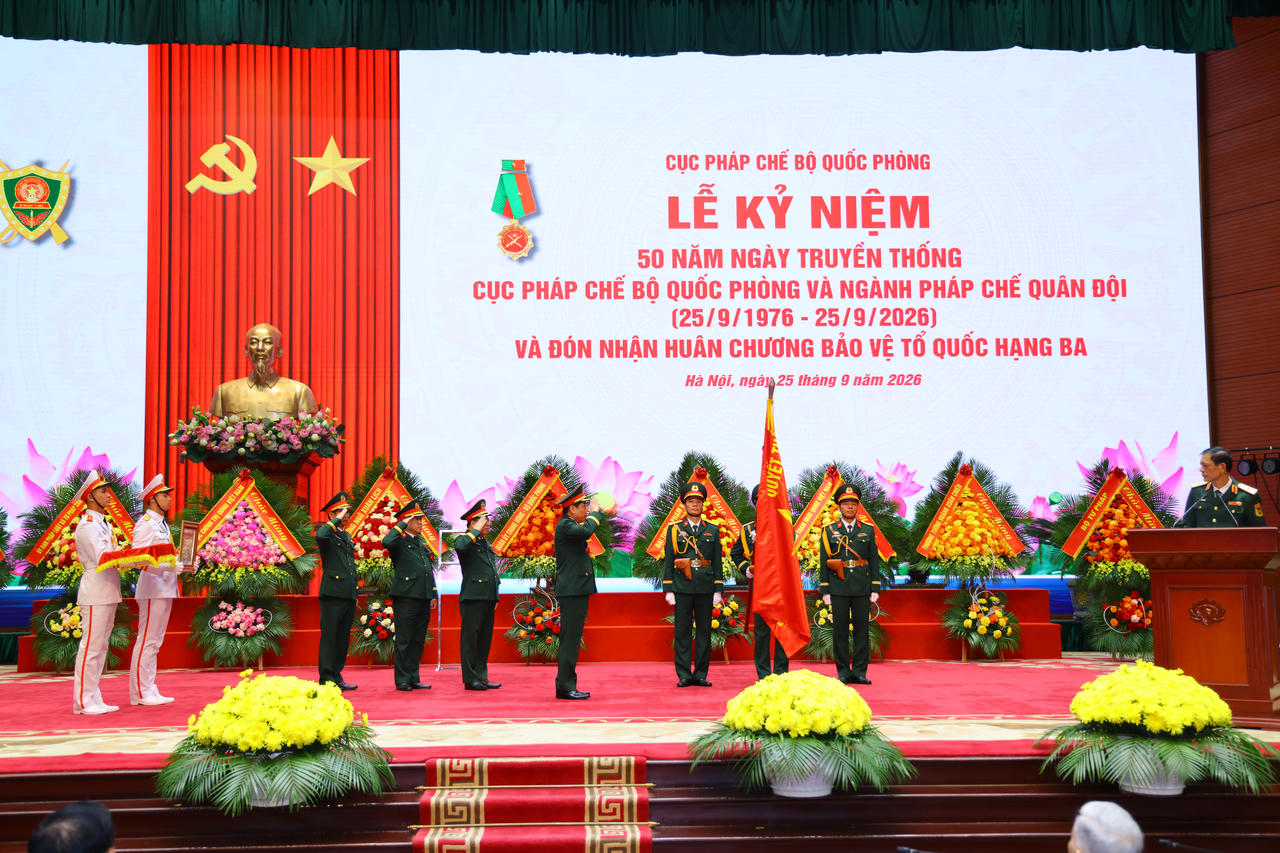 Cục Pháp chế Bộ Quốc phòng đón nhận Huân chương bảo vệ Tổ quốc Hạng Ba