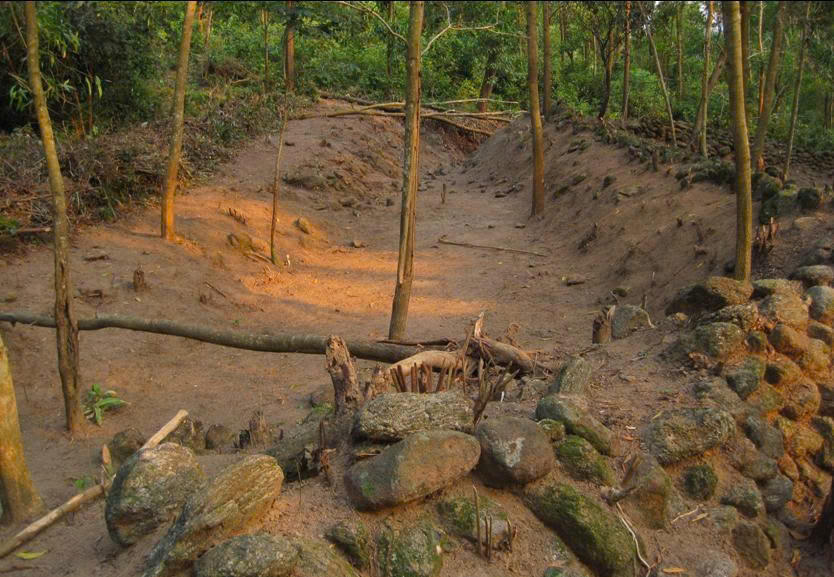 Một đoạn dấu t&iacute;ch Trường Lũy Quảng Ng&atilde;i.