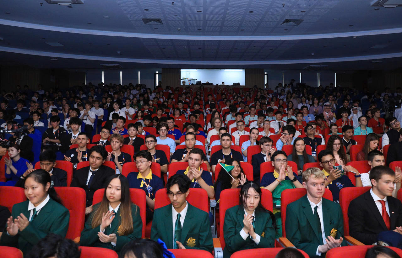 Kỳ thi IOAA 2026 tại H&agrave; Nội đ&aacute;nh dấu bước ph&aacute;t triển về quy m&ocirc; khi quy tụ 66 quốc gia v&agrave; v&ugrave;ng l&atilde;nh thổ gồm 67 đội, với 320 th&iacute; sinh ch&iacute;nh thức tranh t&agrave;i.