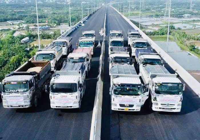 Cầu Phước Kh&aacute;nh đang được tổ chức thử tải, kiểm tra c&aacute;c điều kiện kỹ thuật trước khi đưa v&agrave;o khai th&aacute;c. Ảnh: DK