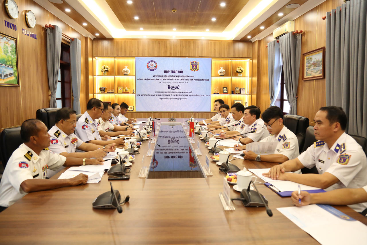 Quang cảnh buổi l&agrave;m việc. Ảnh: Quang Vinh