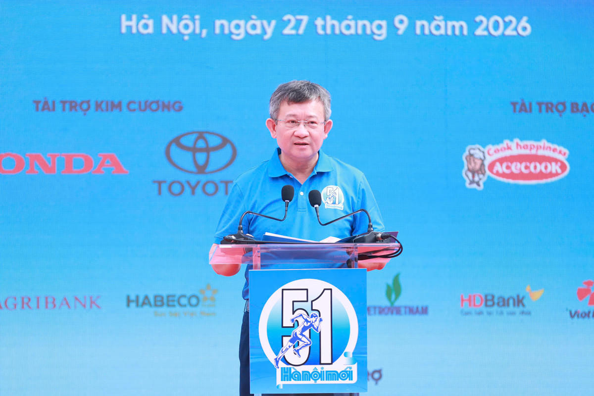 &Ocirc;ng Nguyễn Ngọc Kỳ, Chủ tịch Li&ecirc;n hiệp c&aacute;c tổ chức hữu nghị th&agrave;nh phố H&agrave; Nội đọc Th&ocirc;ng điệp h&ograve;a b&igrave;nh tại Chung kết Giải chạy B&aacute;o H&agrave;nộimới mở rộng lần thứ 51 - V&igrave; h&ograve;a b&igrave;nh năm 2026 (Ảnh: BTC).
