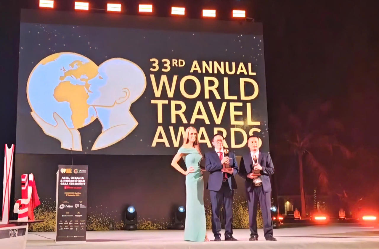 Đại diện Vườn quốc gia Phong Nha - Kẻ B&agrave;ng tại Lễ trao giải World Travel Awards 2026 diễn ra ở Malpes. (Ảnh: Vườn quốc gia Phong Nha - Kẻ B&agrave;ng)
