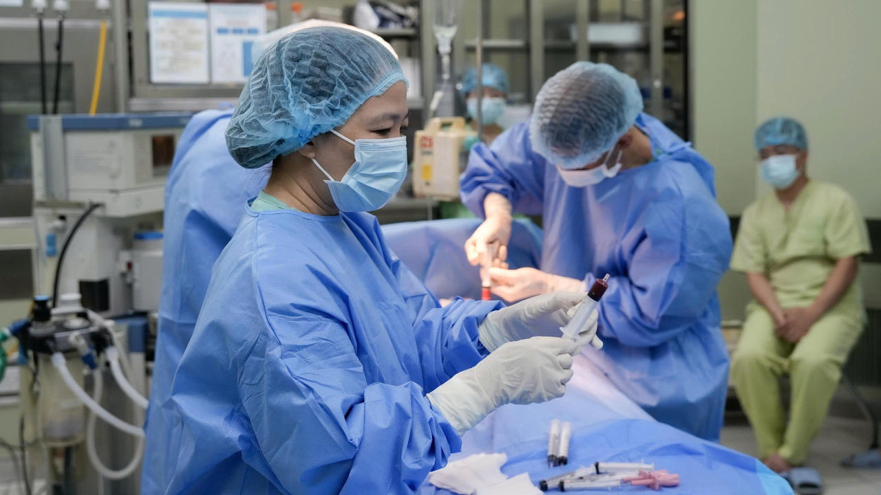 Gh&eacute;p tế b&agrave;o gốc đồng loại để điều trị suy tủy xương v&ocirc; căn l&agrave; phương ph&aacute;p mới, lần đầu ti&ecirc;n được triển khai tại BVTW Huế.