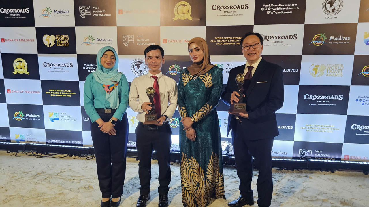 Đại diện Vườn quốc gia Phong Nha - Kẻ B&agrave;ng tại Lễ trao giải World Travel Awards 2026 ở Malpes. (Ảnh: Vườn quốc gia Phong Nha - Kẻ B&agrave;ng)