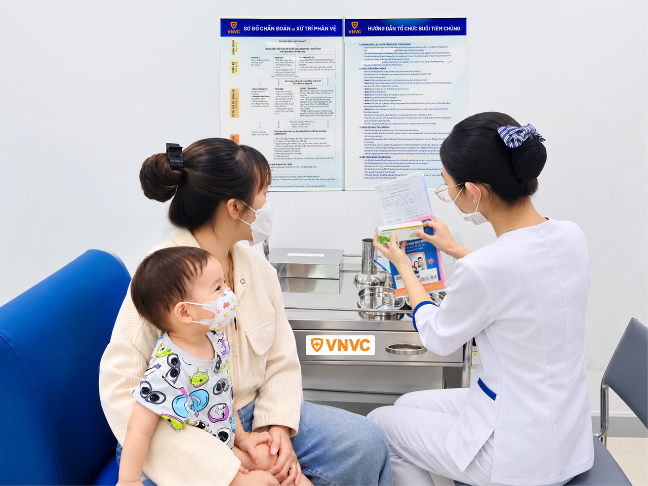 B&eacute; Minh Kh&ocirc;i, 12 th&aacute;ng tuổi ti&ecirc;m vắc xin tay ch&acirc;n miệng ng&agrave;y 27/9. Ảnh: Minh T&acirc;n