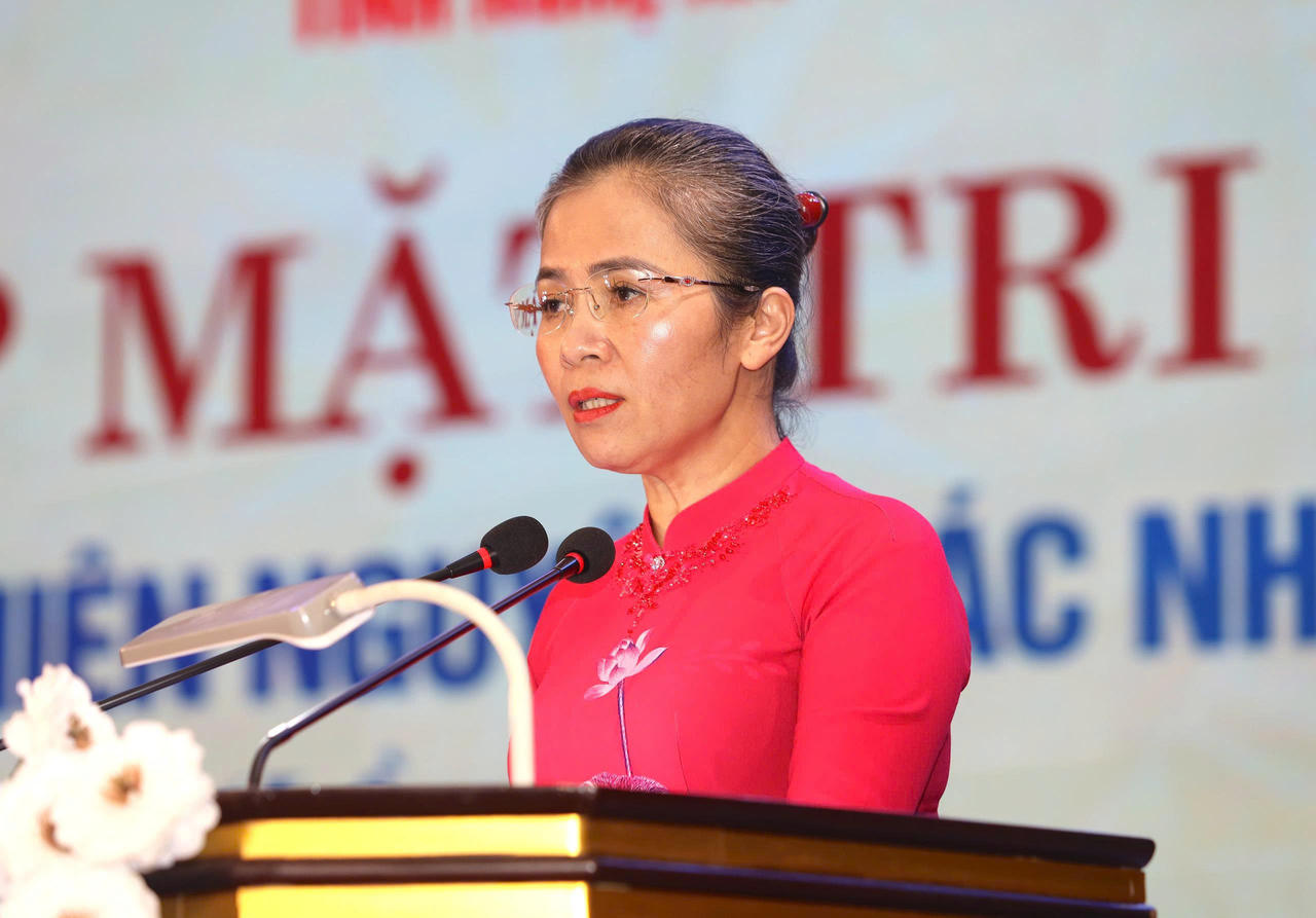 Ph&oacute; B&iacute; thư Tỉnh ủy, Chủ tịch Ủy ban MTTQ Việt Nam tỉnh Nghệ An V&otilde; Thị Minh Sinh ph&aacute;t biểu tại buổi gặp mặt (ảnh Ng&ocirc; To&agrave;n)