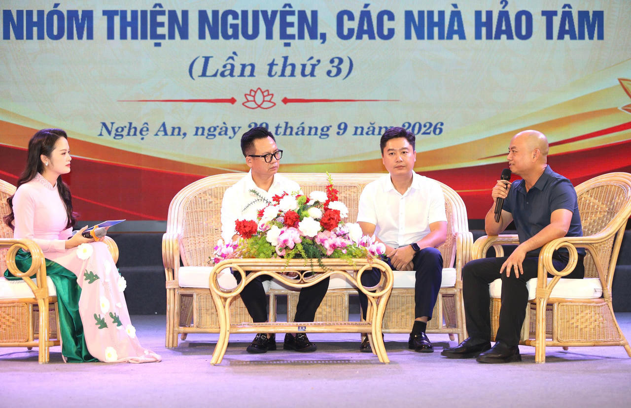 Một số c&aacute;c nh&agrave; hảo t&acirc;m, nh&oacute;m thiện nguyện, kh&aacute;ch mời giao lưu tại buổi gặp mặt (ảnh Ng&ocirc; To&agrave;n)