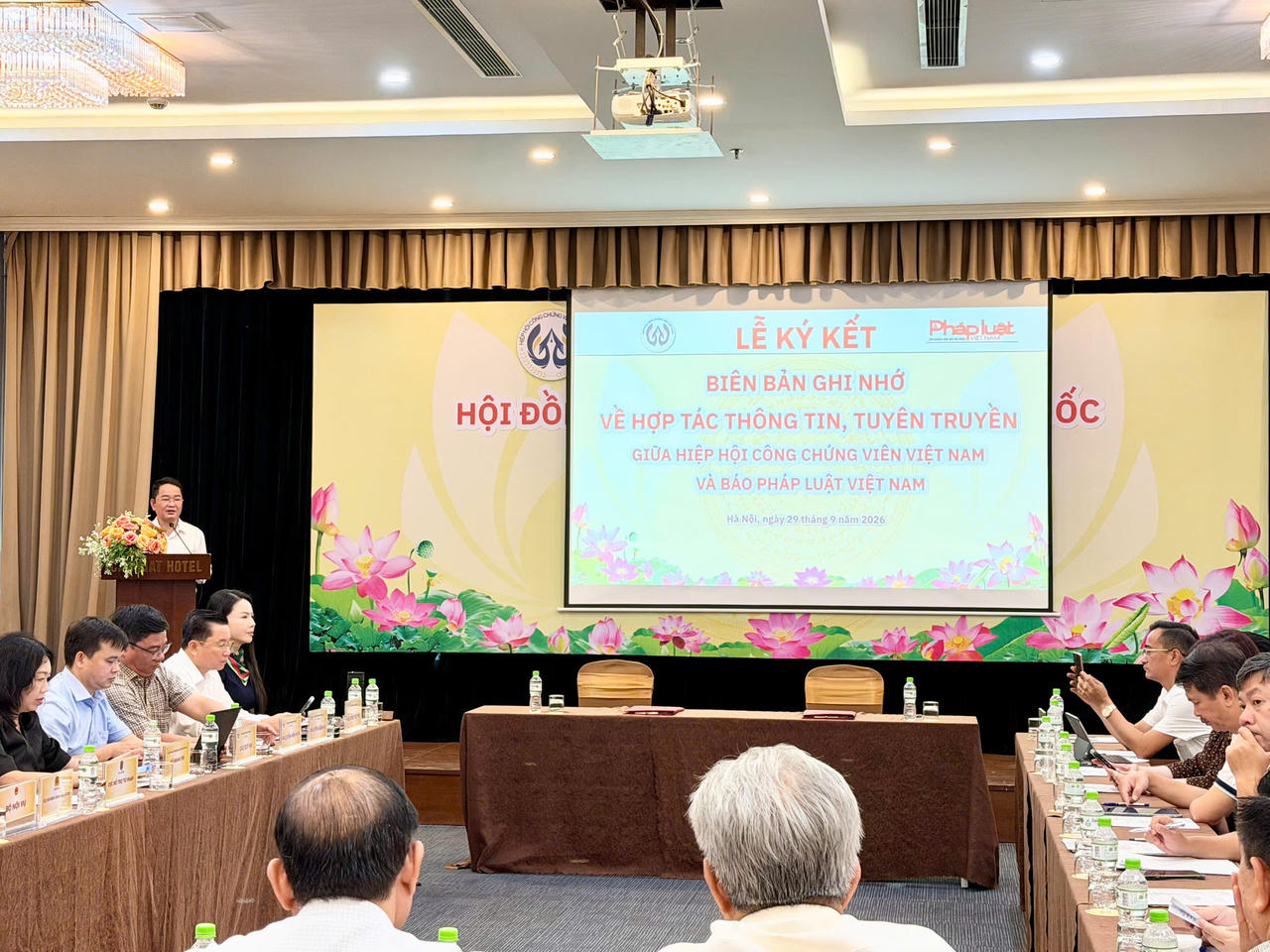 TS Vũ Ho&agrave;i Nam - Tổng Bi&ecirc;n tập B&aacute;o Ph&aacute;p luật Việt Nam ph&aacute;t biểu tại Lễ k&yacute; kết.