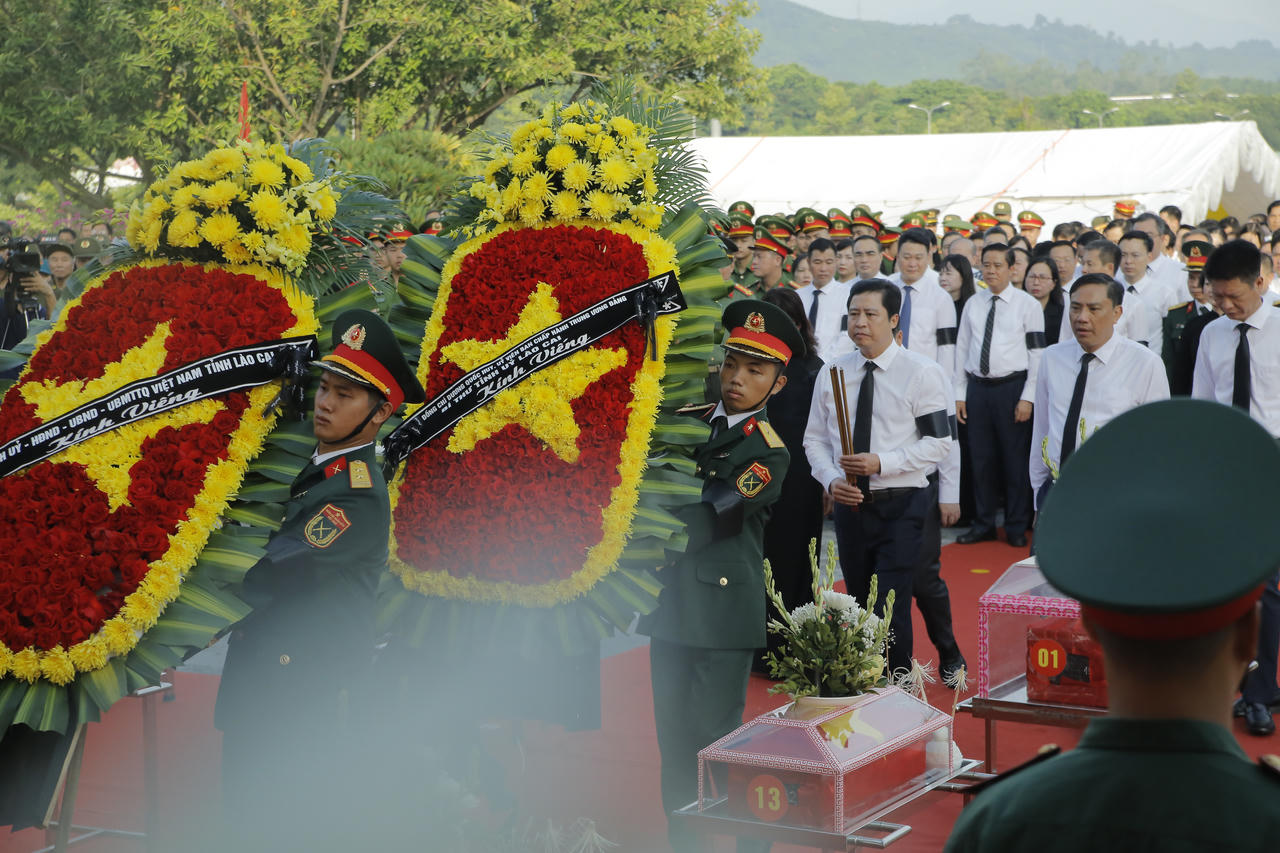 Ph&oacute; Thủ tướng Phạm Thị Thanh Tr&agrave; dự lễ truy điệu, an t&aacute;ng 71 h&agrave;i cốt liệt sĩ tại L&agrave;o Cai