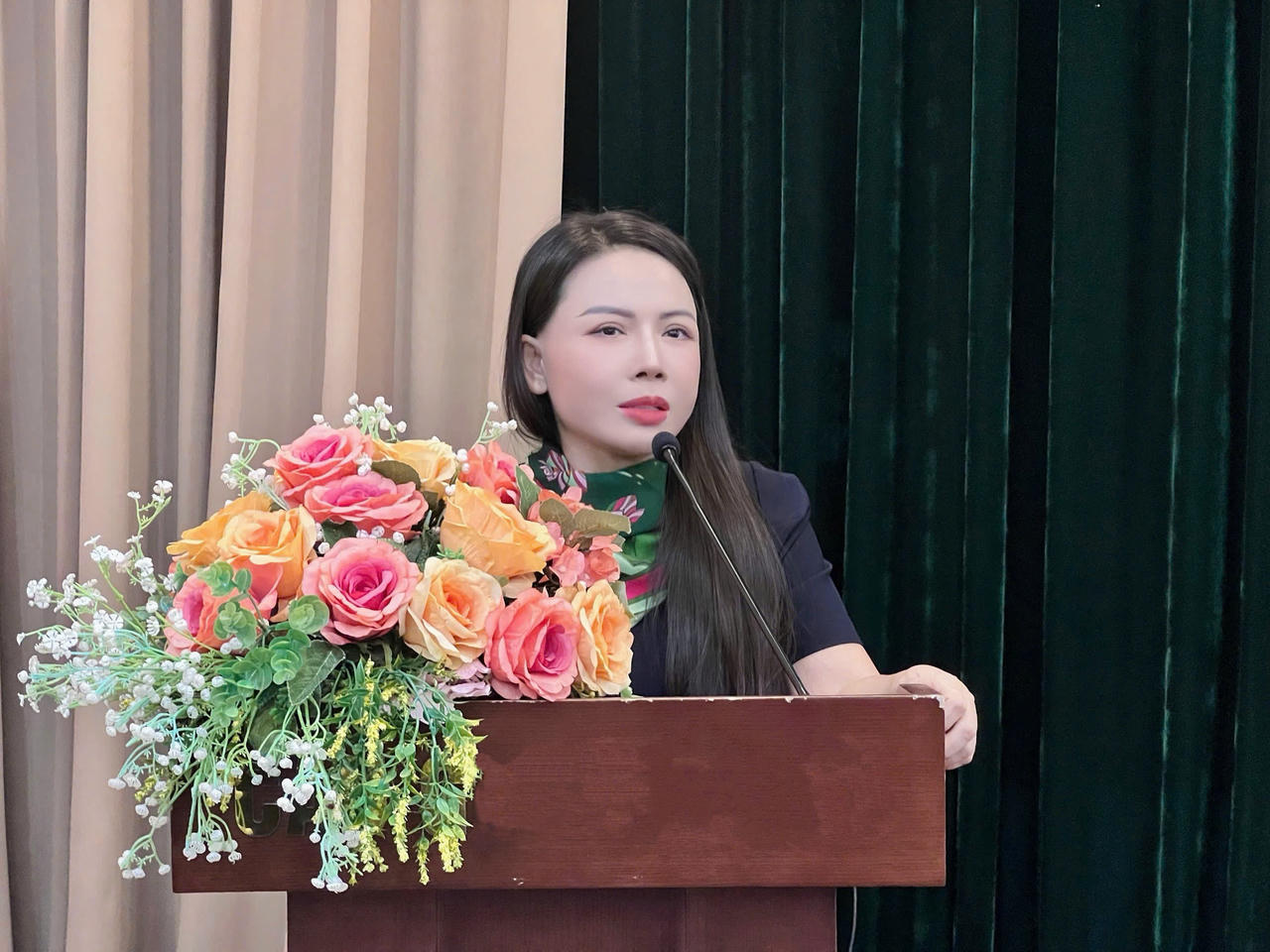 B&agrave; Nguyễn Thị Thơ - Chủ tịch Hiệp hội C&ocirc;ng chứng vi&ecirc;n Việt Nam ph&aacute;t biểu tại Lễ k&yacute; kết Bi&ecirc;n bản ghi nhớ về hợp t&aacute;c th&ocirc;ng tin, tuy&ecirc;n truyền giữa Hiệp hội C&ocirc;ng chứng vi&ecirc;n Việt Nam v&agrave; B&aacute;o Ph&aacute;p luật Việt Nam.