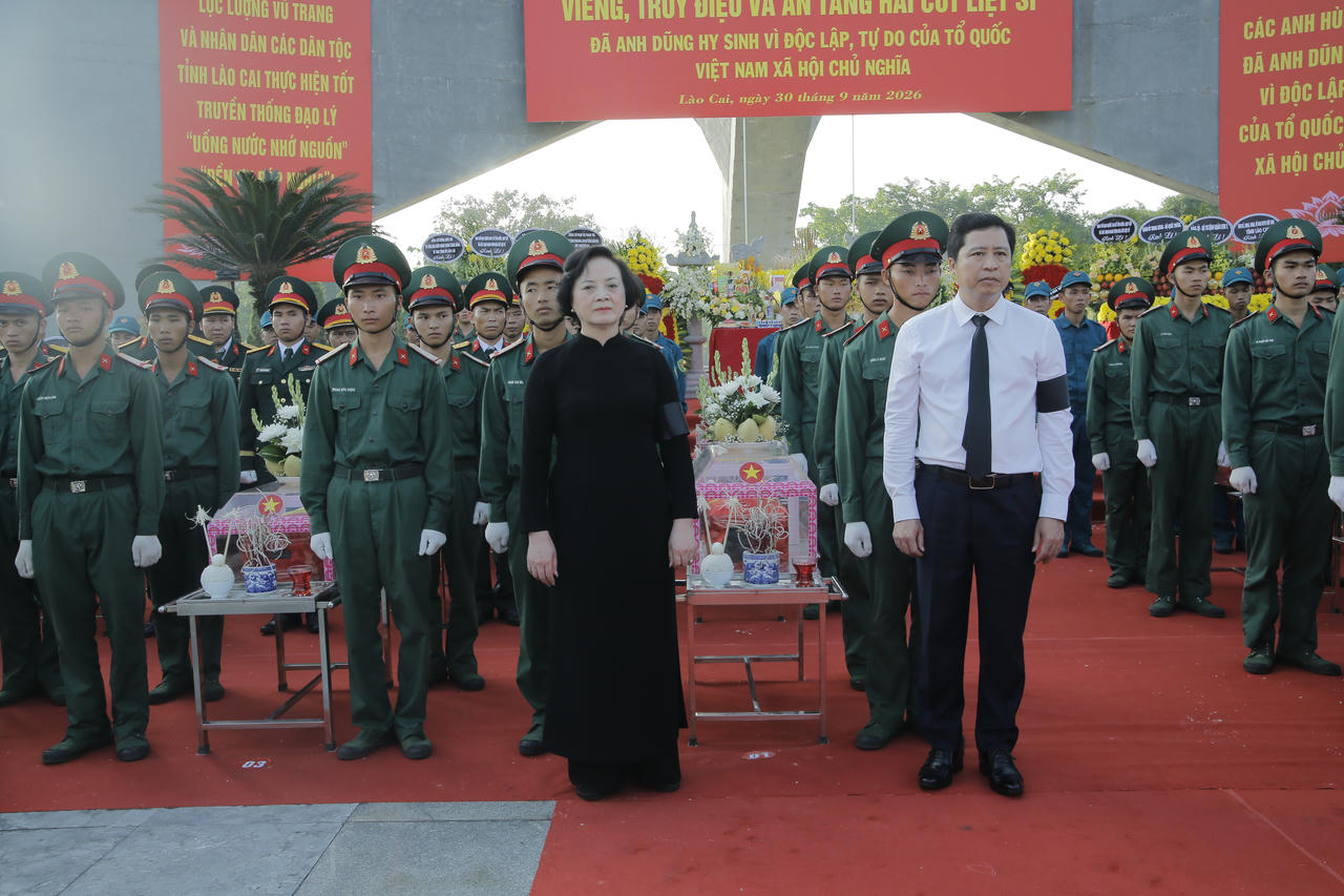 Ph&oacute; Thủ tướng Phạm Thị Thanh Tr&agrave; dự lễ truy điệu, an t&aacute;ng 71 h&agrave;i cốt liệt sĩ tại L&agrave;o Cai