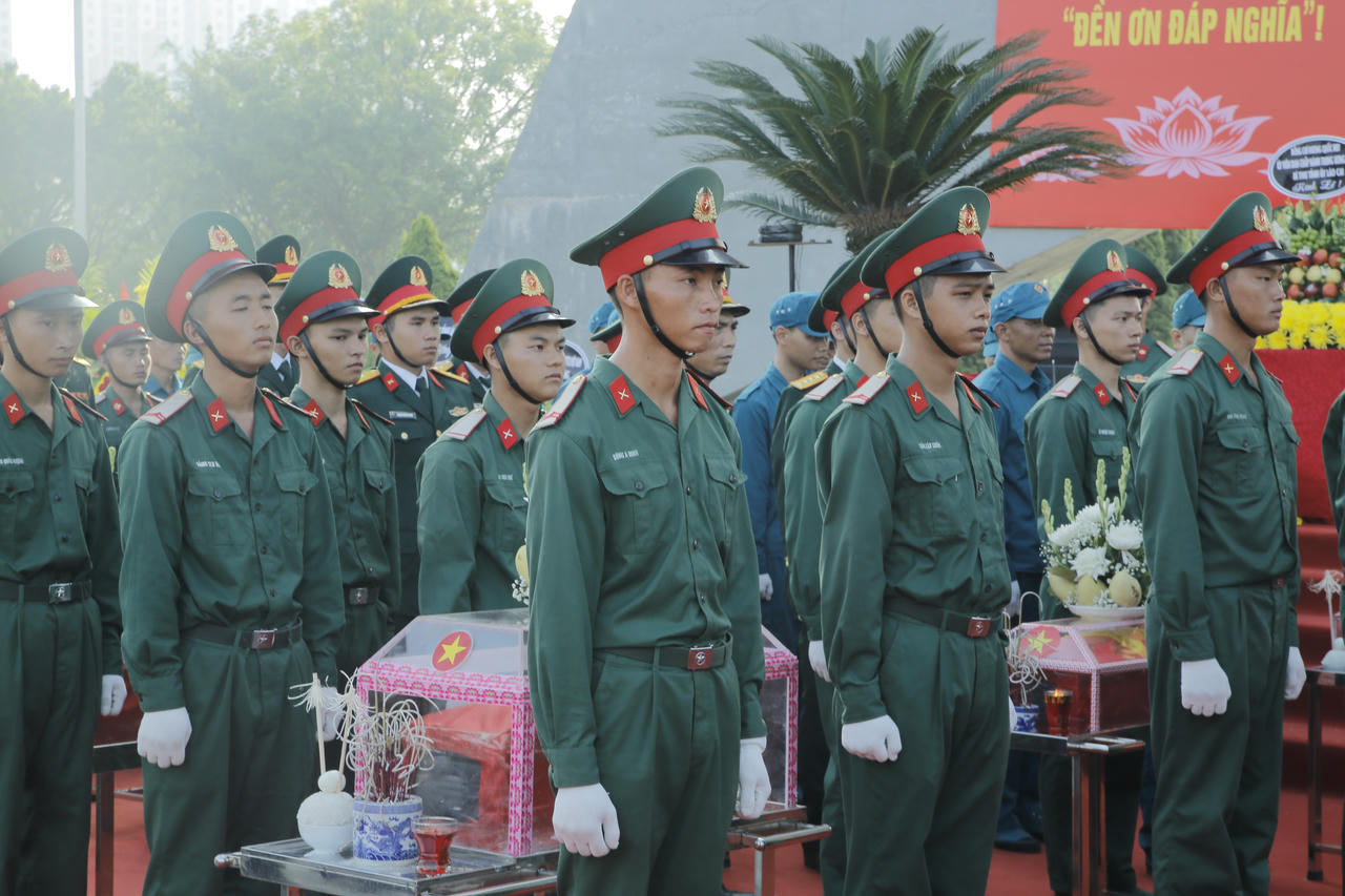 Ph&oacute; Thủ tướng Phạm Thị Thanh Tr&agrave; dự lễ truy điệu, an t&aacute;ng 71 h&agrave;i cốt liệt sĩ tại L&agrave;o Cai