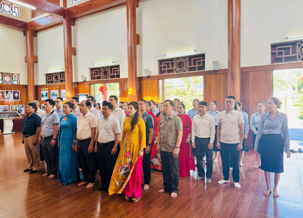 Trang trọng lễ kỷ niệm 116 năm Ng&agrave;y sinh đồng ch&iacute; Nguyễn Thị Minh Khai